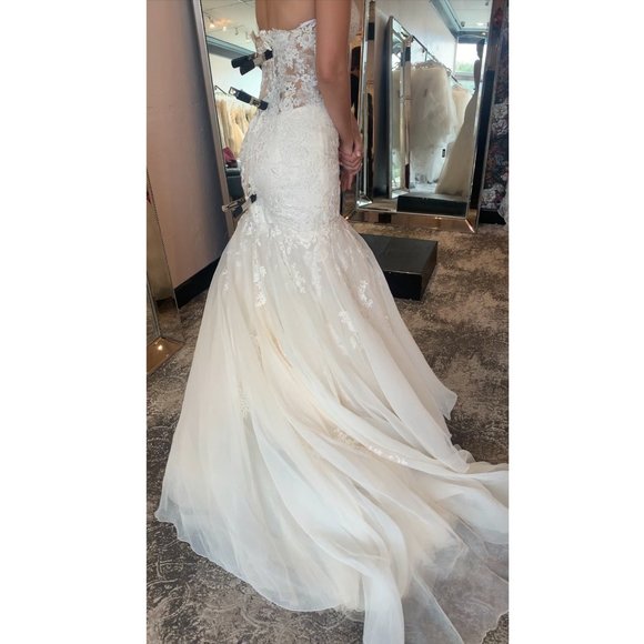 Pronovias Diosa Wedding Dress, Bridal size 10 (about Women's regular size 8) - Picture 3 of 8